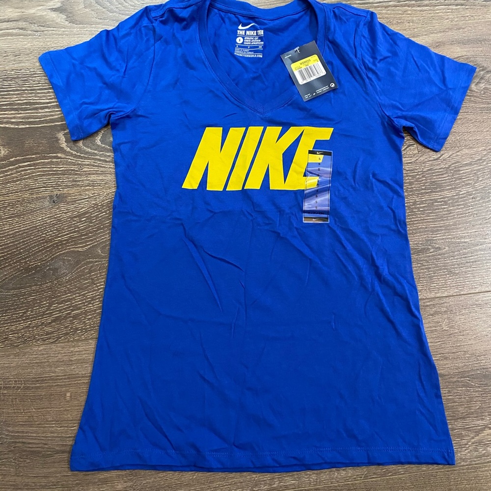 Nike Womens TShirt Vneck - small - NWT